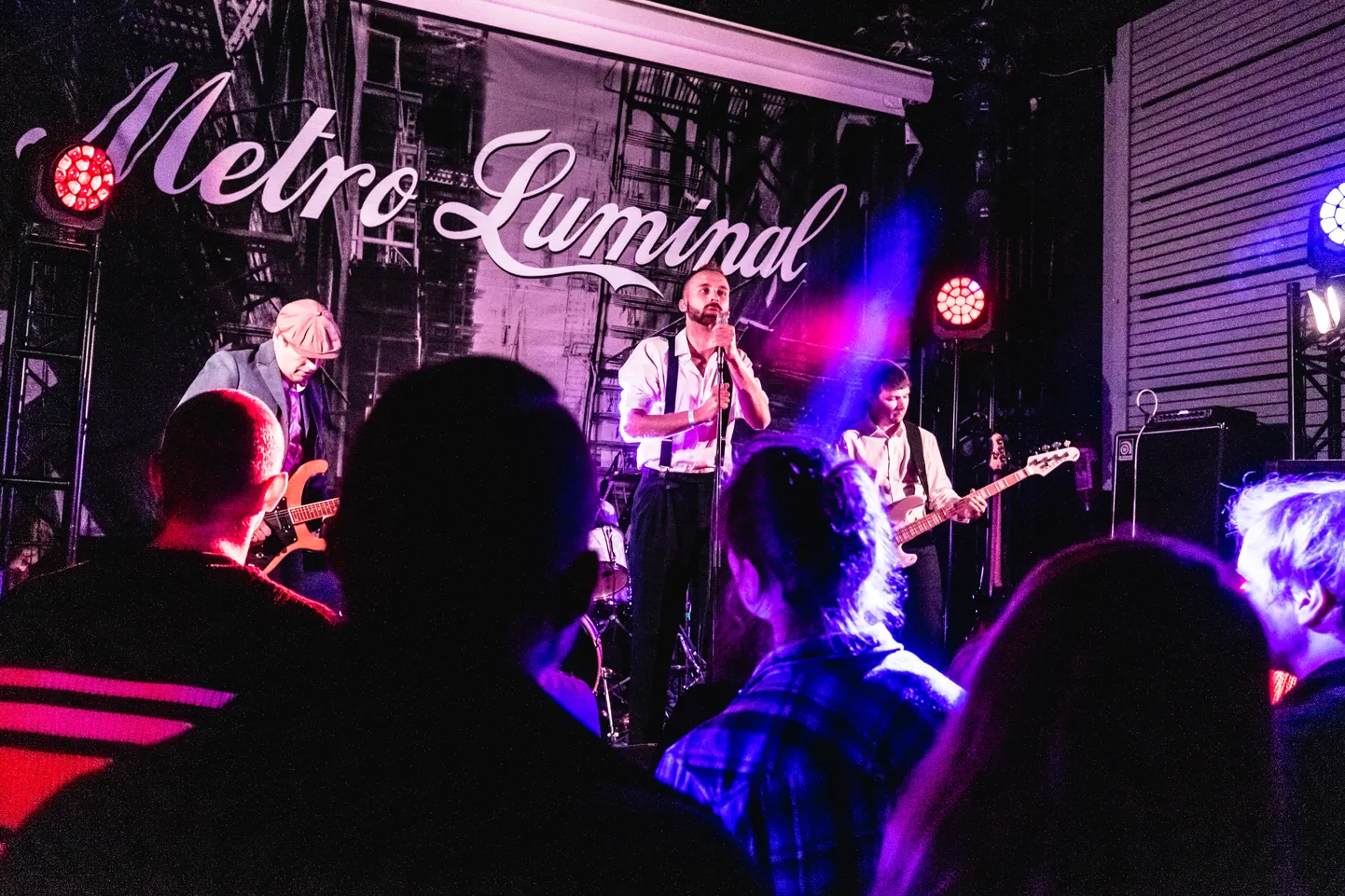 Metro Luminal koosseisus Rainer Jancis (kitarr), Toomas Rull (trummid) ja Kalle Nettan (bass) esitab 35. aasta juubeli puhul põhjaliku läbilõike bändi loomingust.