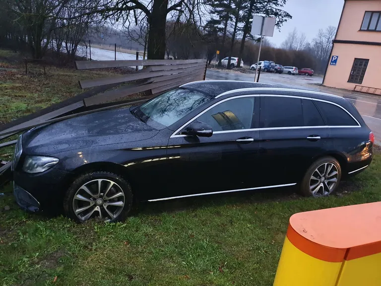Водитель Mercedes был пьян и не имел водительских прав.