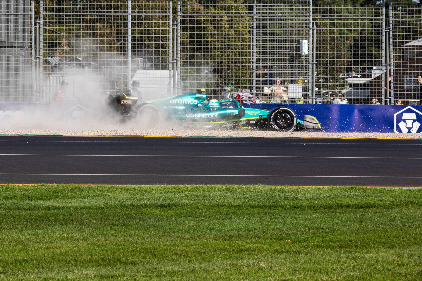 Aston Martini piloodi Sebastian Vetteli õnnetus Austraalia GP-l.