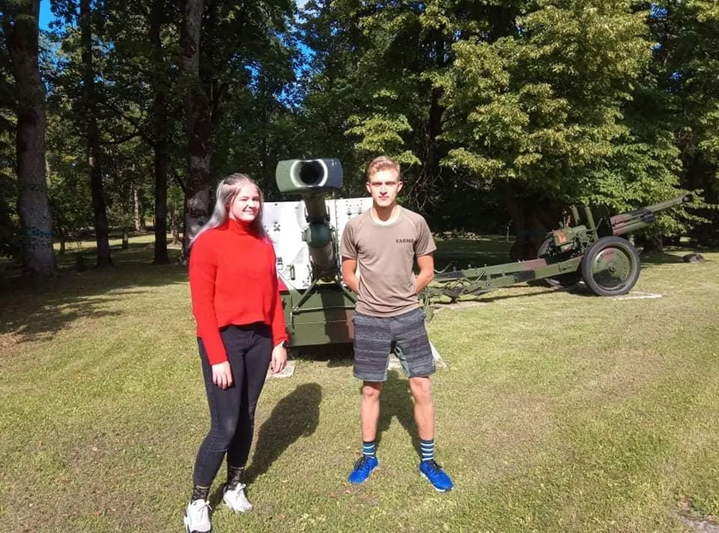 Albu kodutütar Grete Roos (vasakul) ja Aravete noorkotkas Varmo Ilves koolitati sel nädalal Alu õppekeskuses skautlike noorteorganisatsioonide tulevasteks liidriteks.