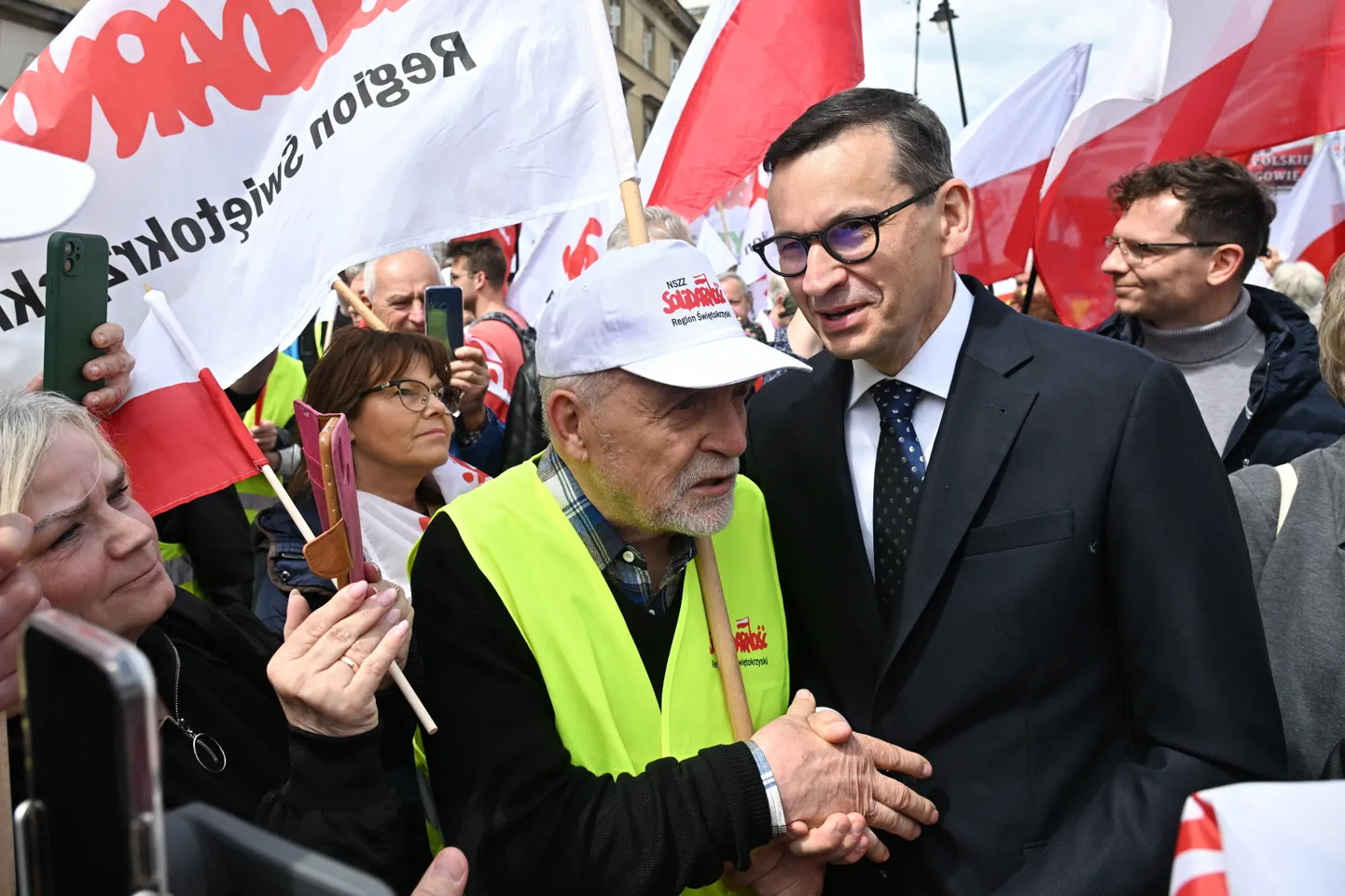 Poola ekspeaminister Mateusz Morawiecki osales Varssavis peetud roheleppe vastasel meeleavaldusel, mille algatas ametiühing Solidarnosc.