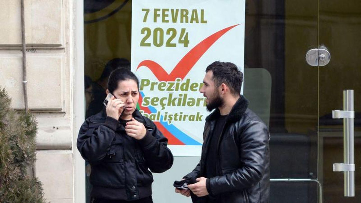 Избирательный участок на выборах президента Азербайджана.