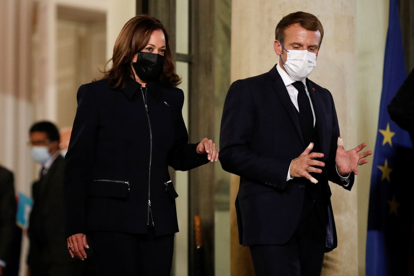 Kamala Harris ja Emmanuel Macron kohtumisel Pariisis.