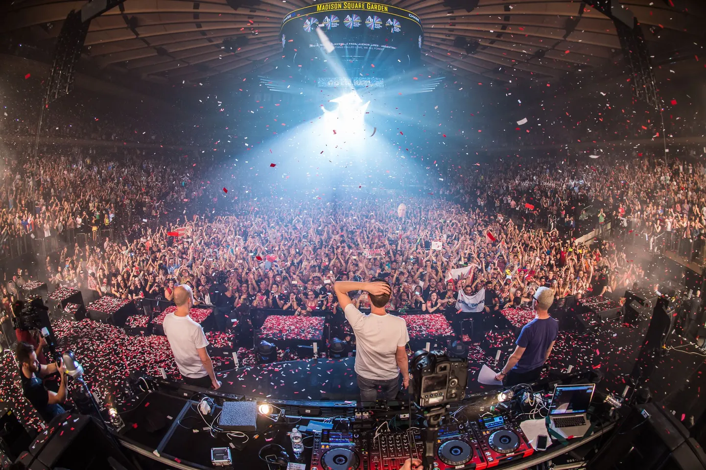 Above and Beyond esinemine Madison Square Gardenis, piletid sinna maksid 700 dollarit.