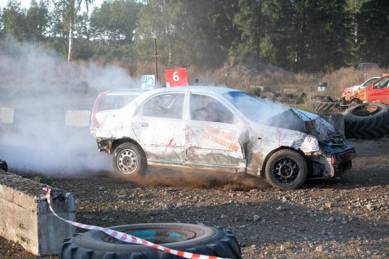 Taavo Lauk üritas hoolimata katkisest autost liidrikohta hoida, kuid see tal ei õnnestunud.