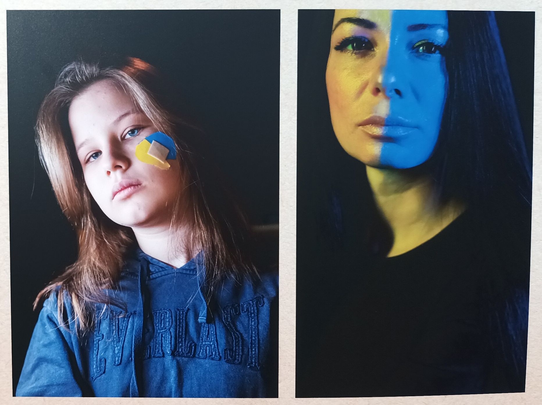 Фрагмент фотовыставки "Дом на корабле" в порту Таллинна, где представлены работы украинских детей, которые в 2022 году жили на пароме Isabelle, июнь 2023 года.
