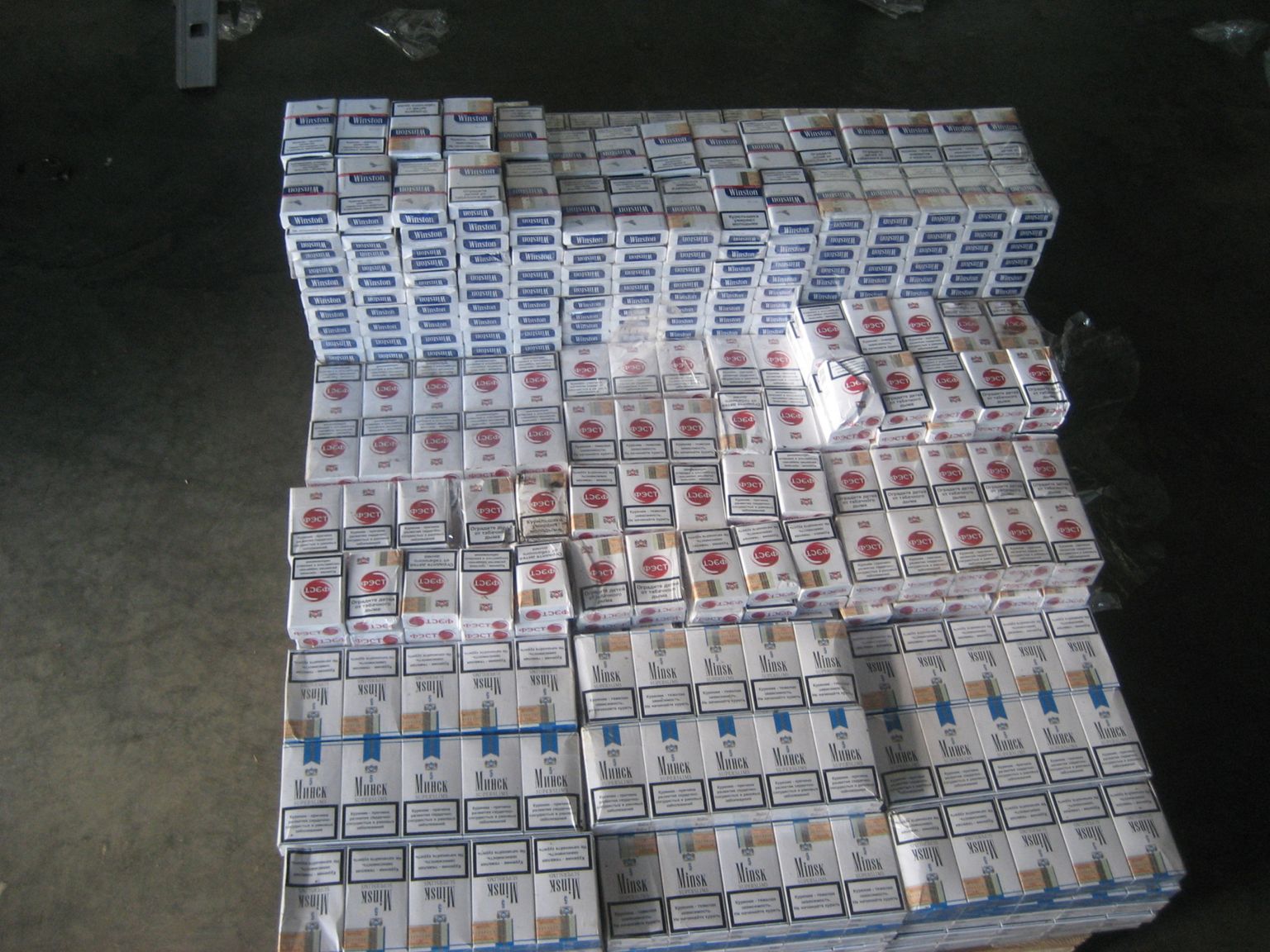 Табачная продукция. Блок сигарет. Блок сигарет. Коробка для сигар. 1 коробки 50 блоков.