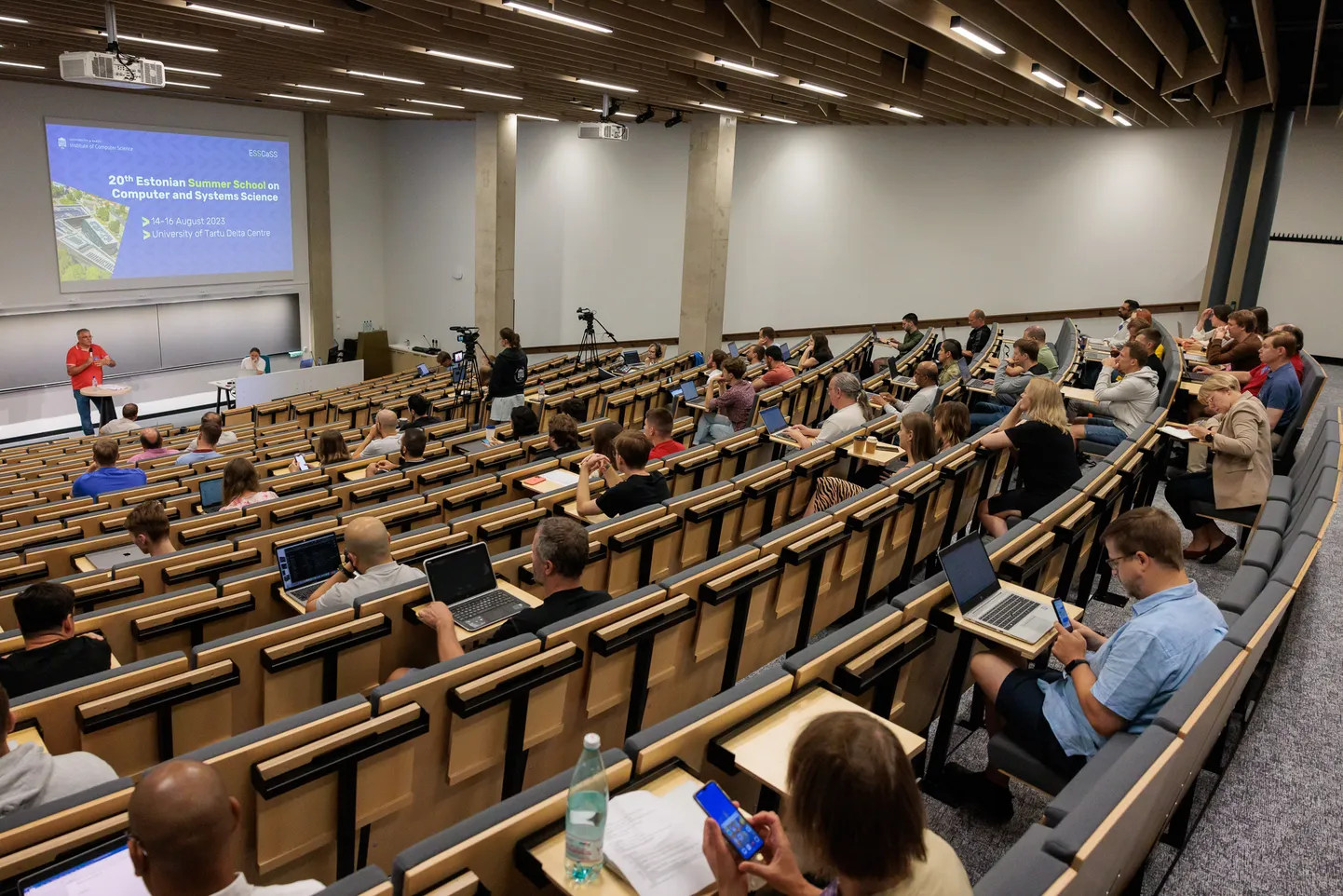 Suvekooli avamisel tervitas osalejaid professor Jaak Vilo.