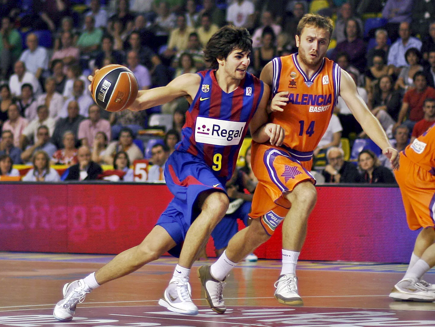 Marko Marinovic (paremal) katmas Ricky Rubiot.