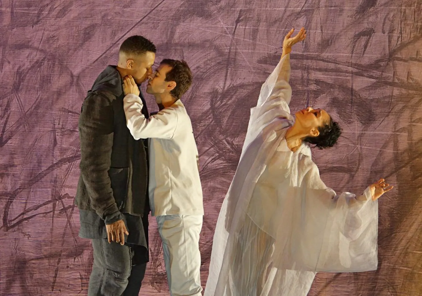 Davone Tines, Anthony Roth Costanzo ja Nora Kimball-Mentzos Kaija Saariaho ooperis «Only the Sound Remains».