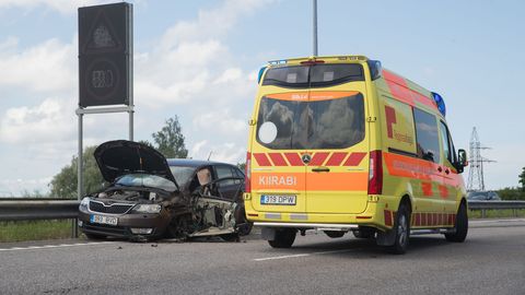 Kaheteistkümnes liiklusõnnetuses sai reede jooksul viga viisteist inimest