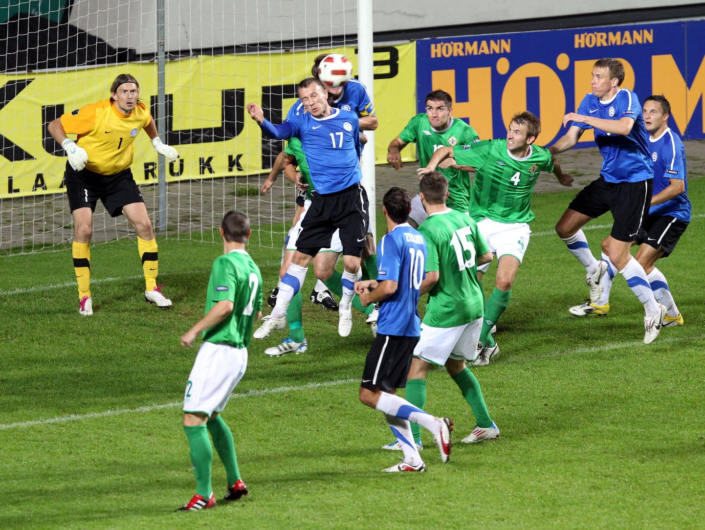 Eesti jalgpallikoondis alistas EM-valikmängus Põhja-Iirimaa koduväljakul 4:1 ja võõrsil 2:1.
