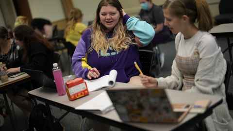UUS SUUND? ⟩ USA ülikool keelab AI mõju vähendamiseks loengutes sülearvutid