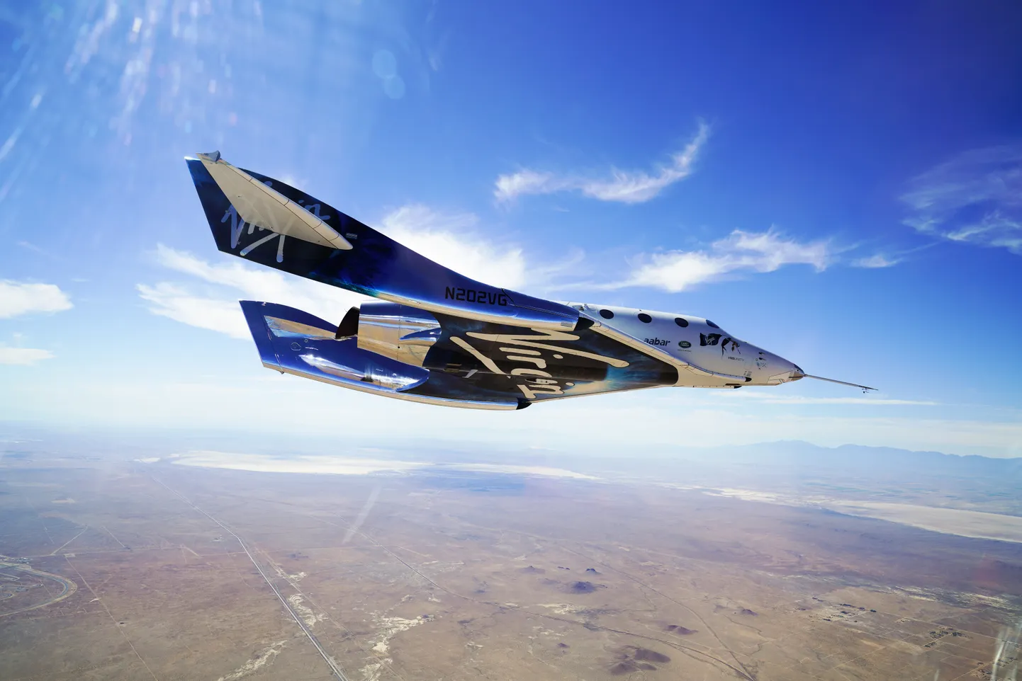 Virgin Galacticu VSS Unity liuglemas maa poole.