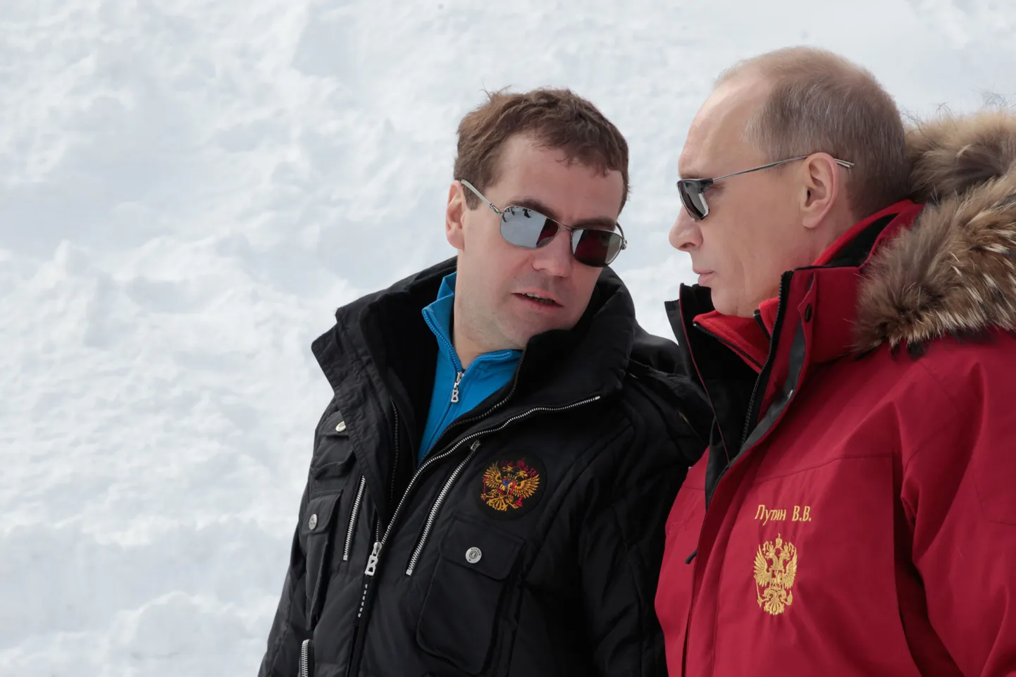 Vladimir Putin (paremal) ja Dmitri Medvedev