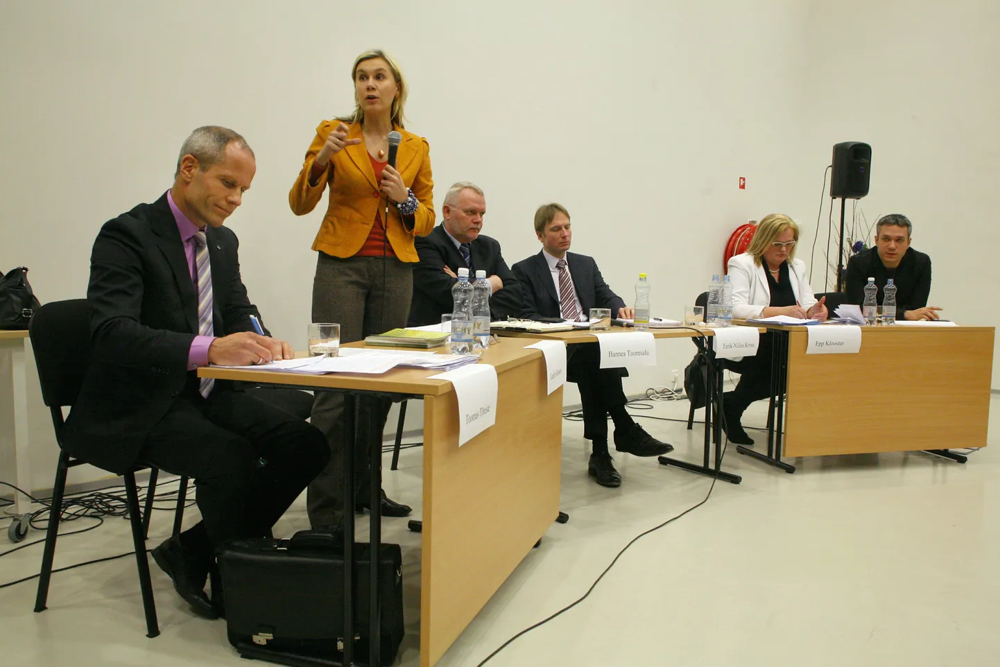 Riigikogusse kandideerivate Pärnumaa esinumbrite debatt "Pärnumaa on üle kõige" Pärnu keskraamatukogus.