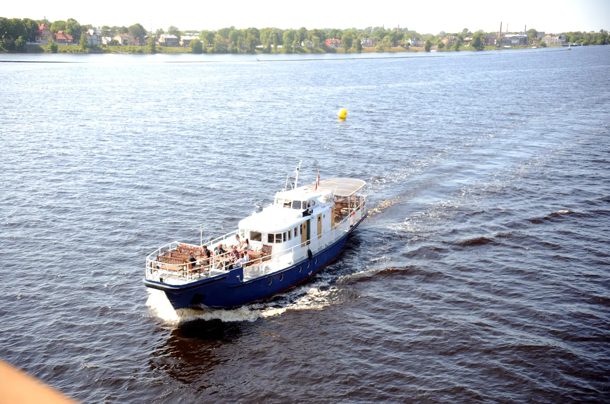Kuģītis Daugavā. Ilustratīvs attēls.