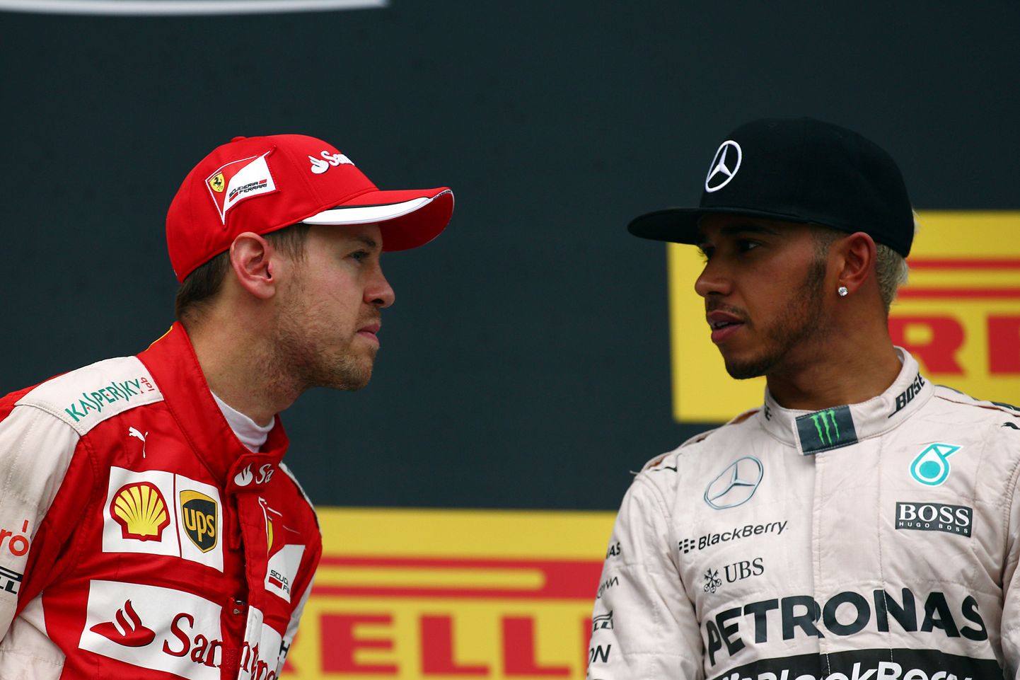 Sebastian Vettel ja Lewis Hamilton.