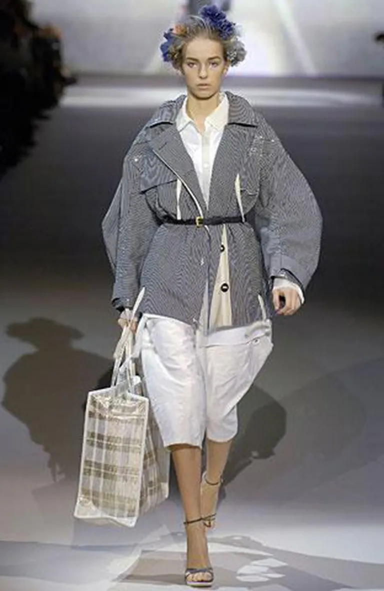 Фото с показа Louis Vuitton.