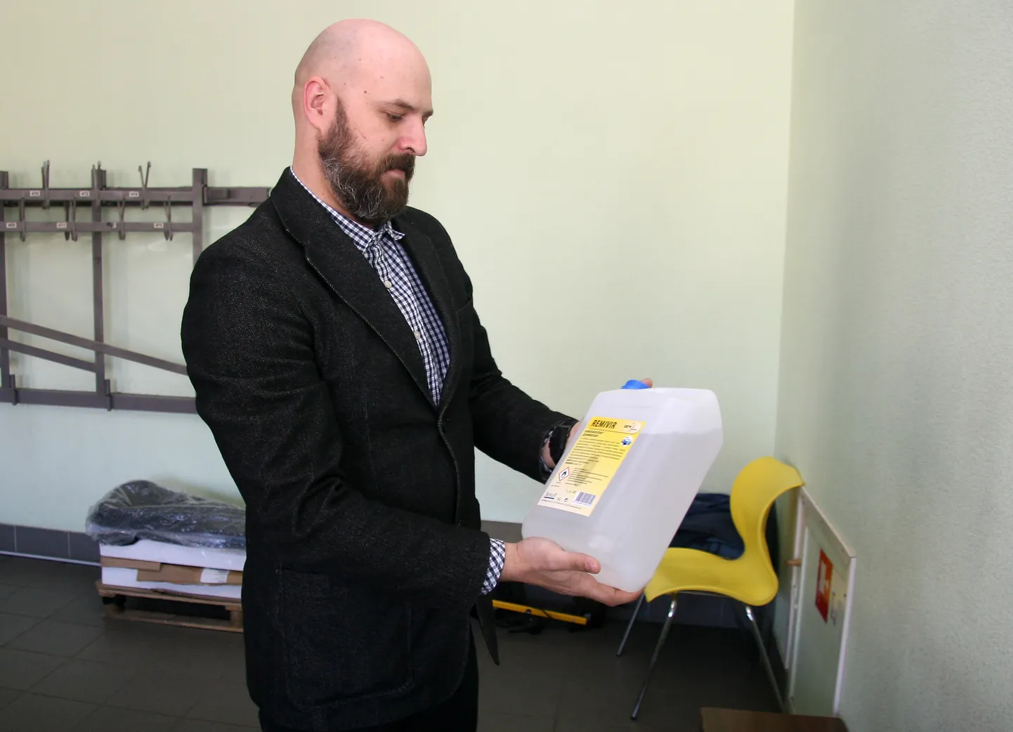 Mihhail Kastritski kinnitab, et ehkki praegu on desovahendeid spordikeskuses piisavalt, ostetakse neid siiski veel juurde.