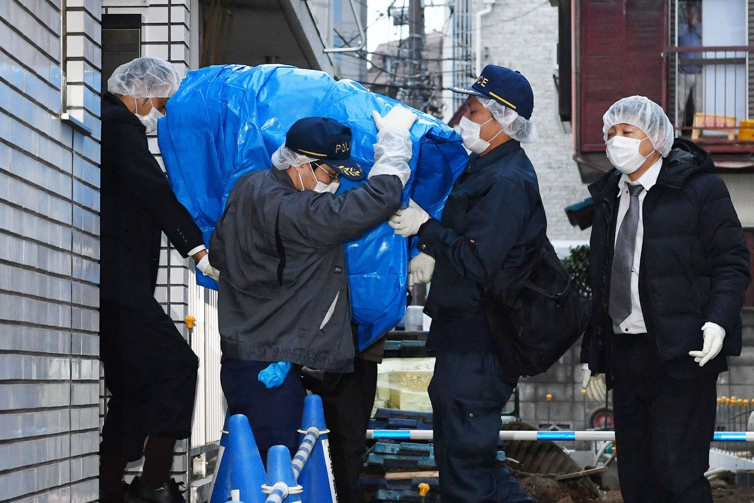 Jaapani kriminalistid kahtlusaluse Kabu Terauchi elukohas