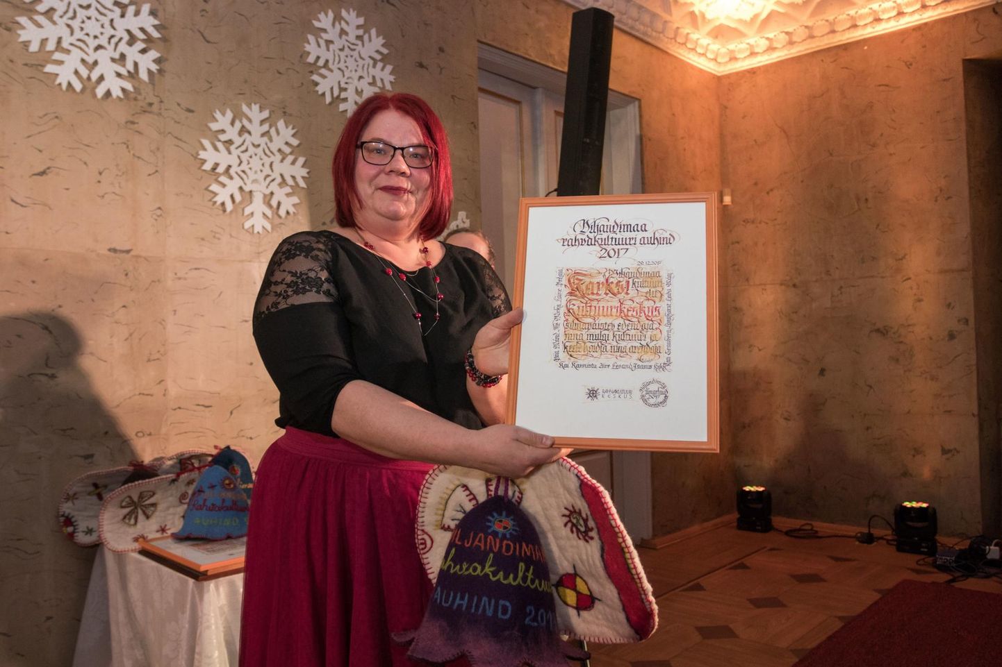 Kai Kannistu Viljandimaa kultuurkapitali ja rahvakultuuri preemiate jagamisel 2017. aastal. Eile sai ta ka folkloorinõukogu vabatahtliku kultuurikuraatori preemia.