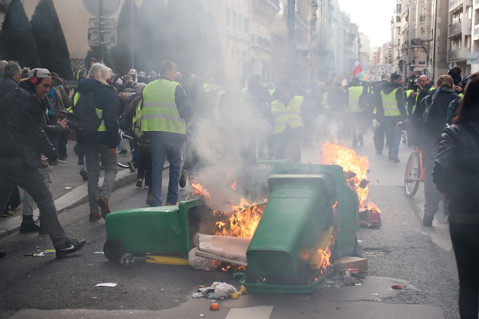 Протесты в Париже.