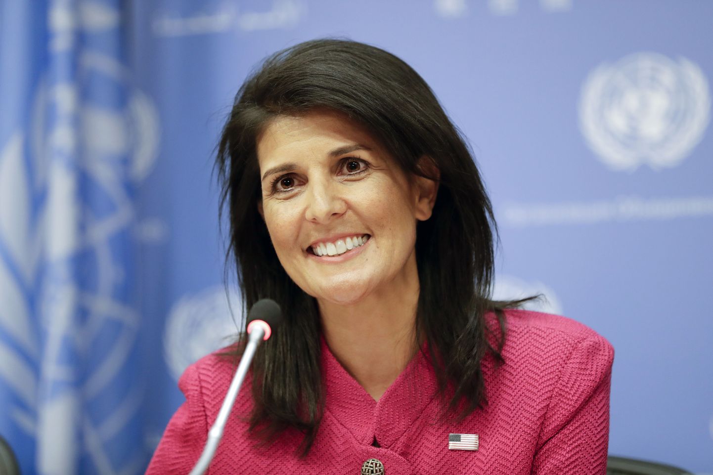USA suursaadik ÜRO-s Nikki Haley pressikonverentsi andmas.