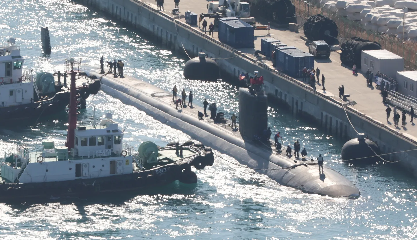 USS Alexandria Busani sadamas.