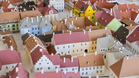 LAURI VAHTRE JA PETER ZASHEV ⟩ Narva vanalinna kvartali taastamine on suhteliselt odav, kuid võimas julgeolekuprojekt