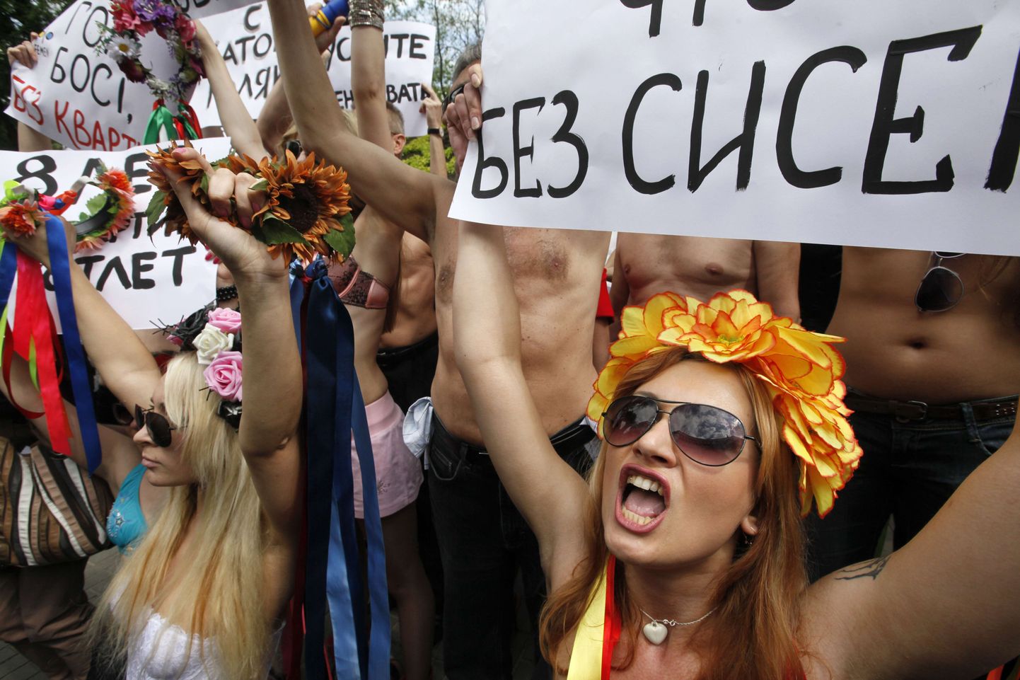 Девушкам из Femen живется не скучно.