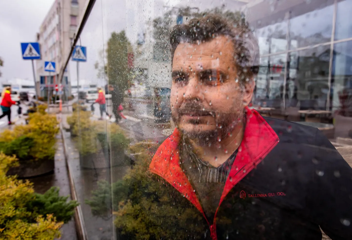 Ökoloog Mihkel Kangur sõnab, et Viimsi on üks näide Eestis, kus põhjavesi saab otsa: kui sellel poolsaarel tarbimist samamoodi jätkatakse, siis tungib merevesi põhjavette ja rikub selle.