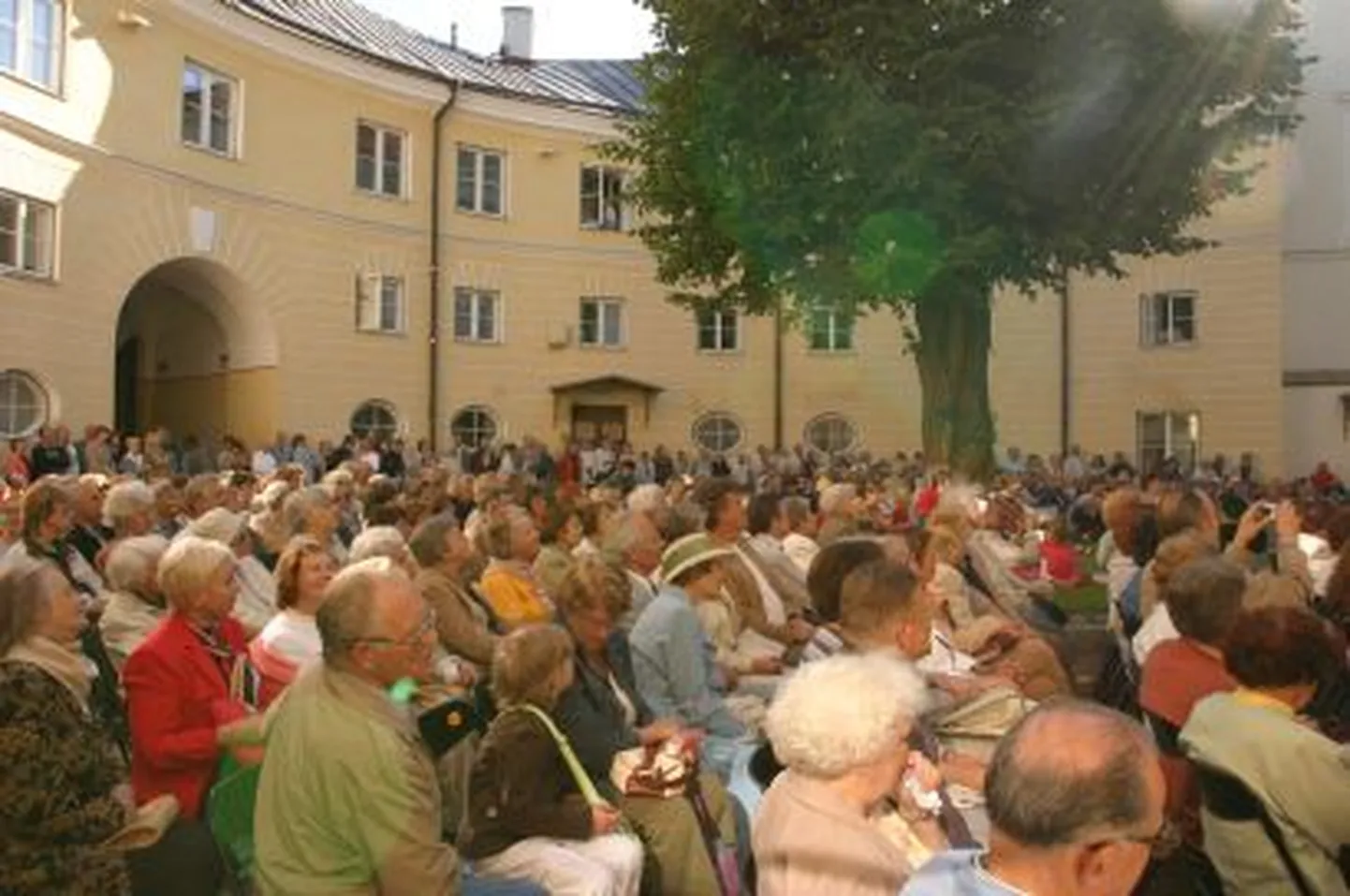 Stenbocki õuemuusika kontsert 2005. aastal