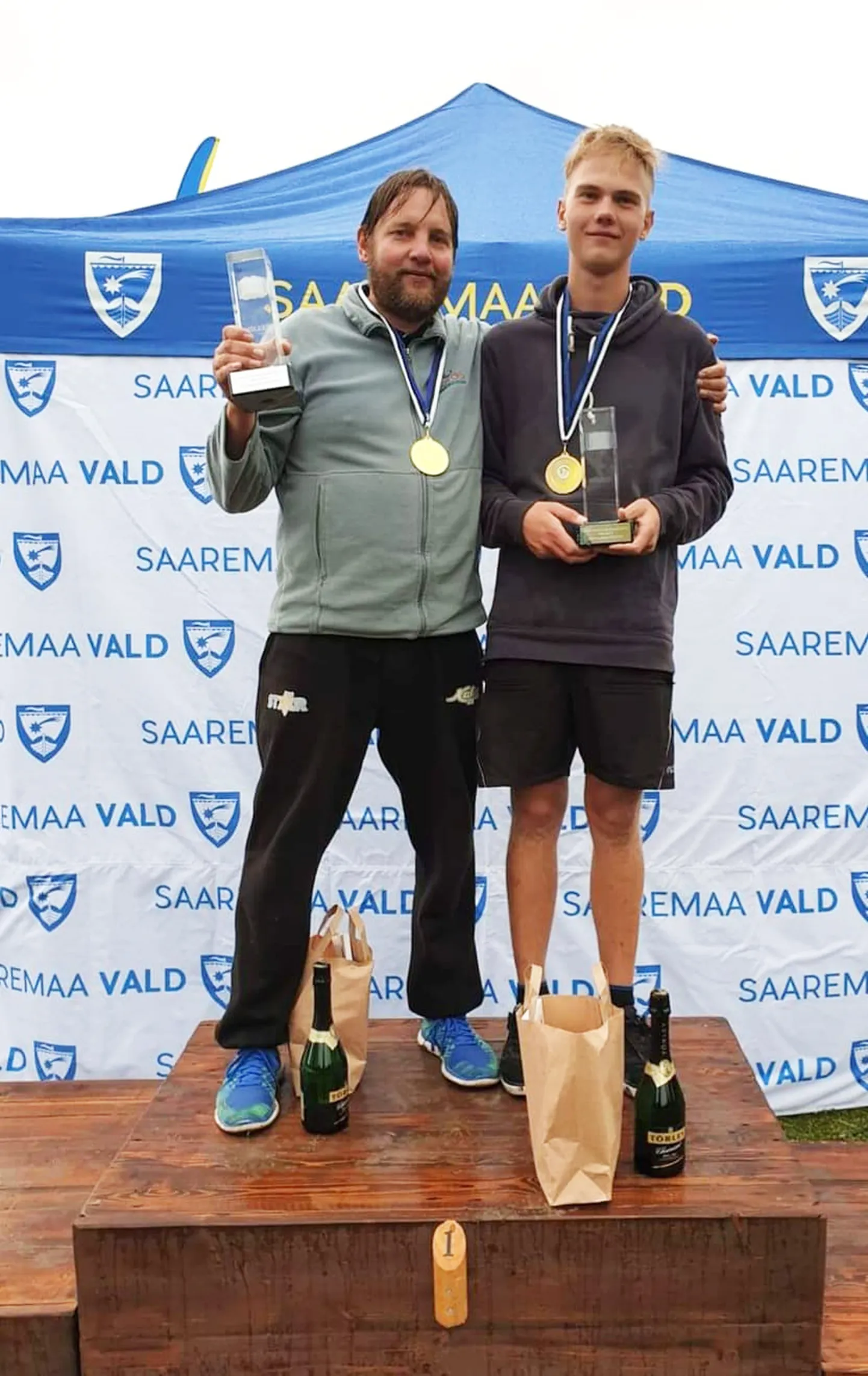Poodiumi kõrgeima koha hõivasid Ragnar Nurmik (vasakul) ja Tanel Raamat.