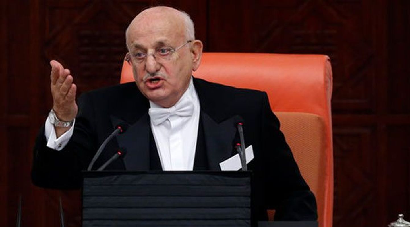 Türgi parlamendi spiiker Ismail Kahraman nõuab riigile islamist kantud konstitutsiooni.
