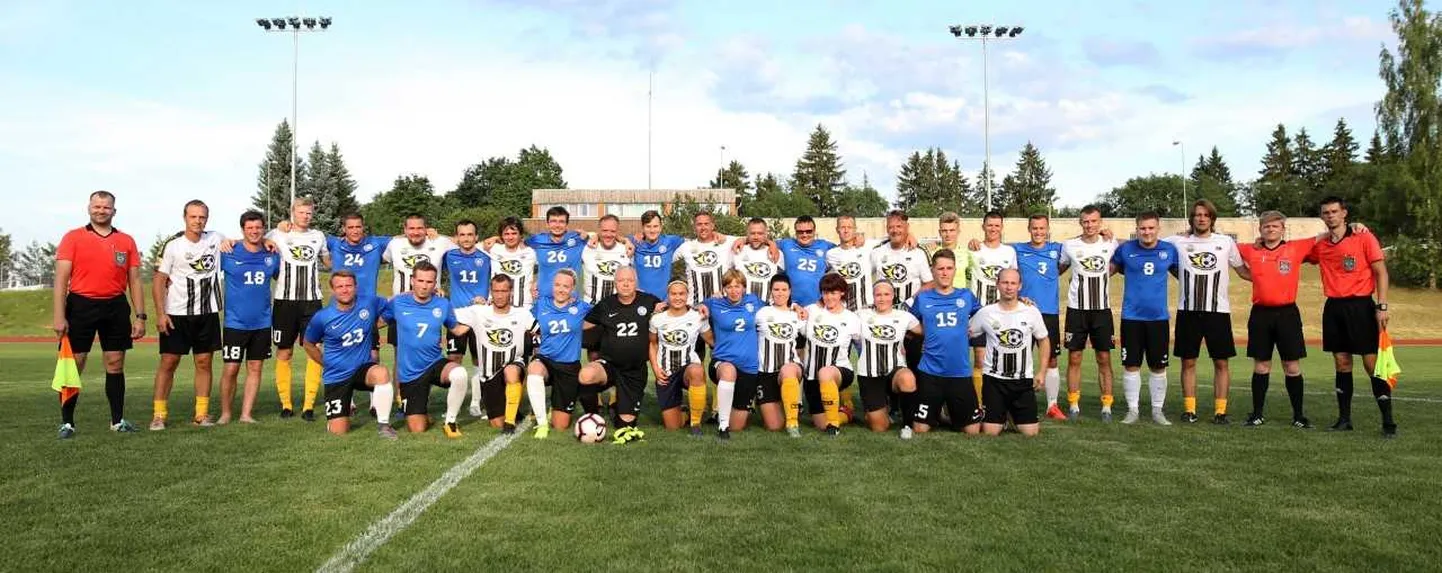 Eesti Jalgpalli Liidu (EJL) ja Põlvamaa võistkonna ühispilt.