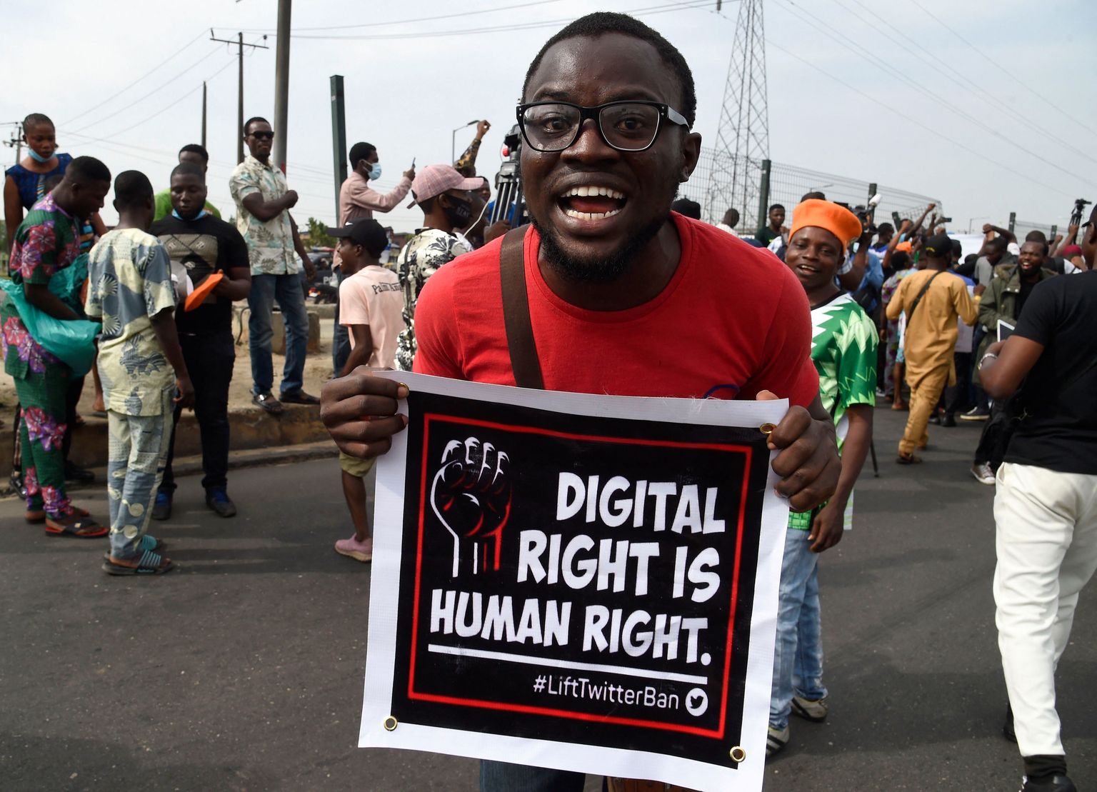 Twitteri keelamise vastu protestijad Lagoses.