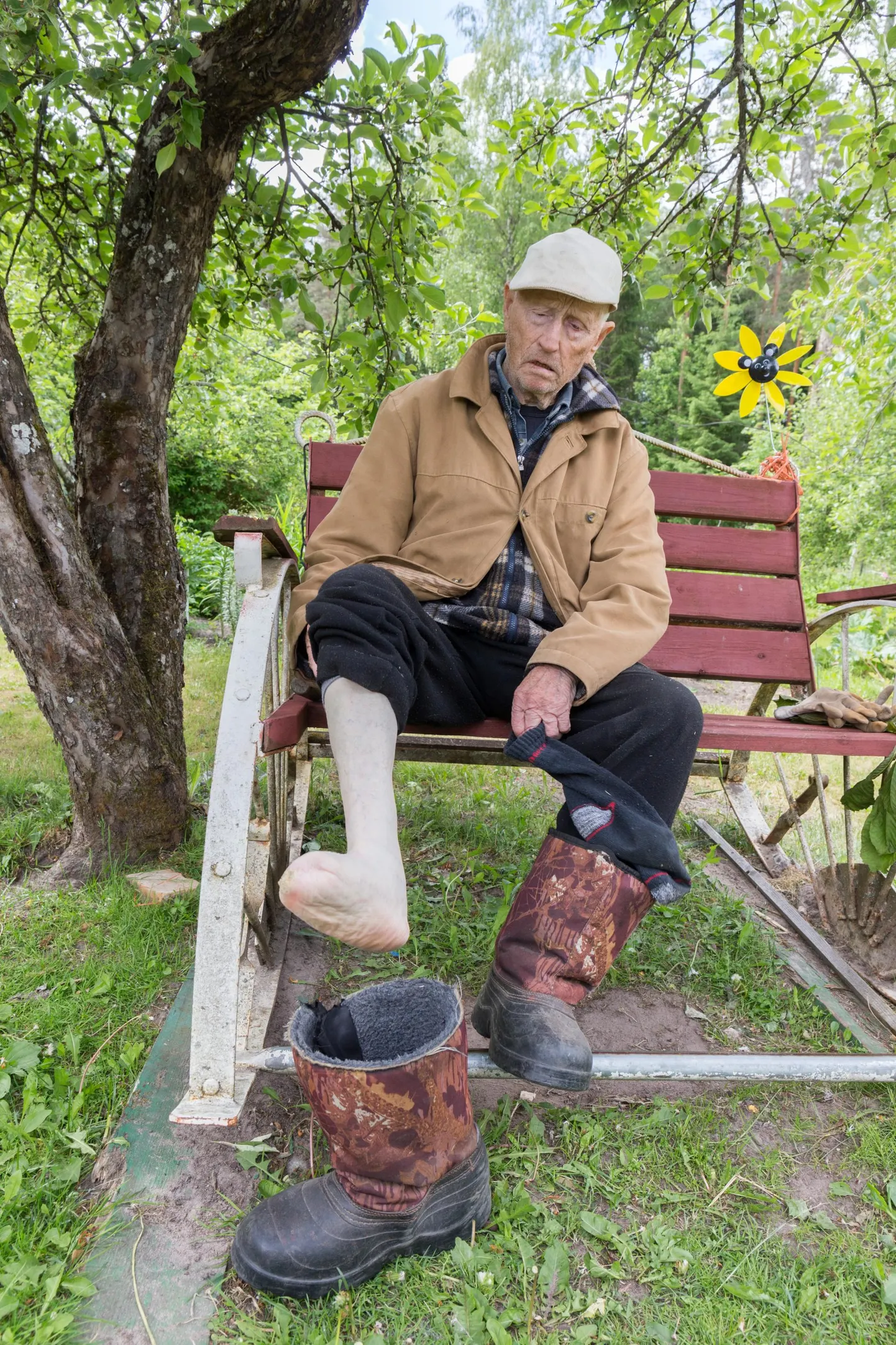Ehkki Jüri Mägi kaotas sõjas parema jala varbad, on ta oma sõnutsi õnnega koos, sest pääses sõjast eluga.