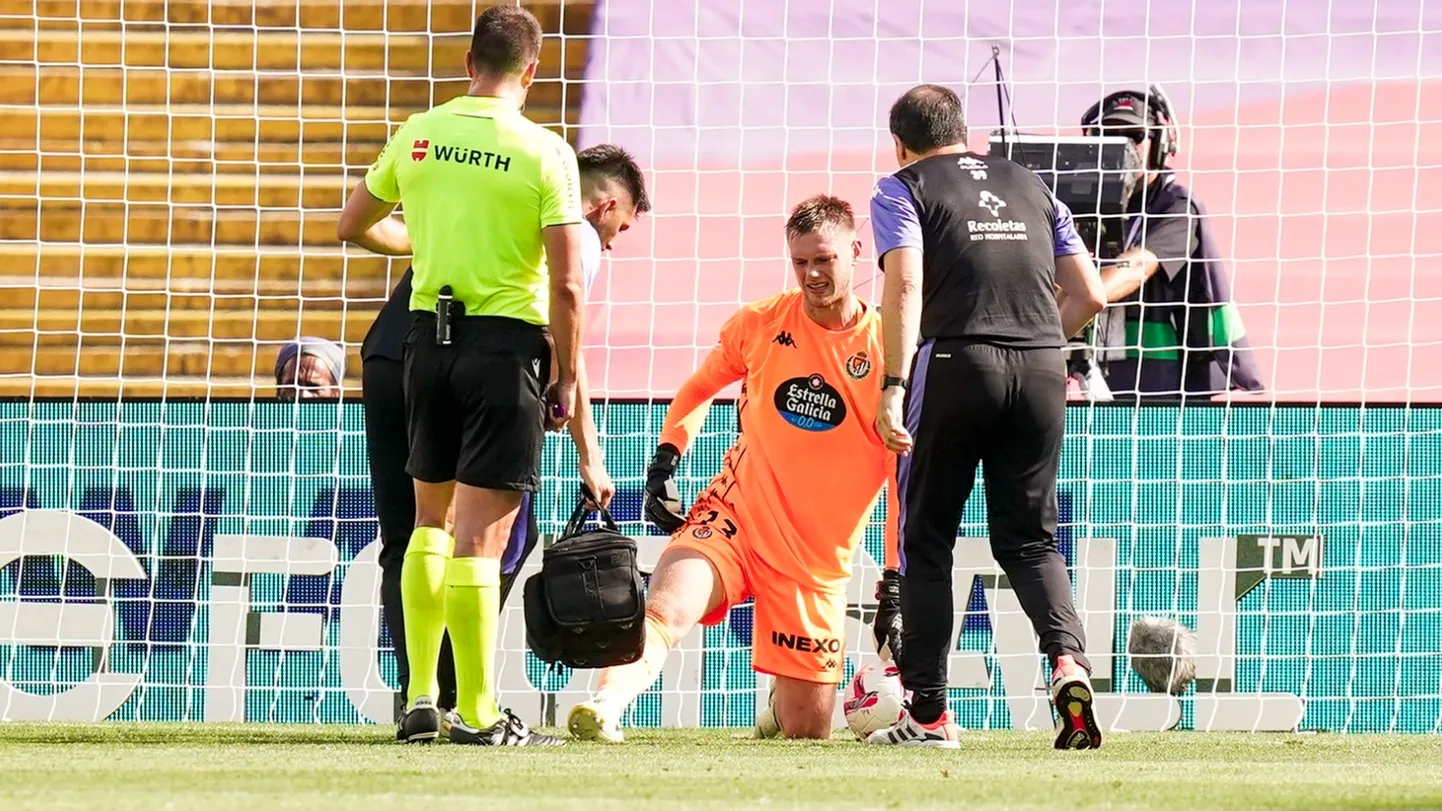 Karl Jakob Hein on sunnitud aprillis mänge pealt vaatama.