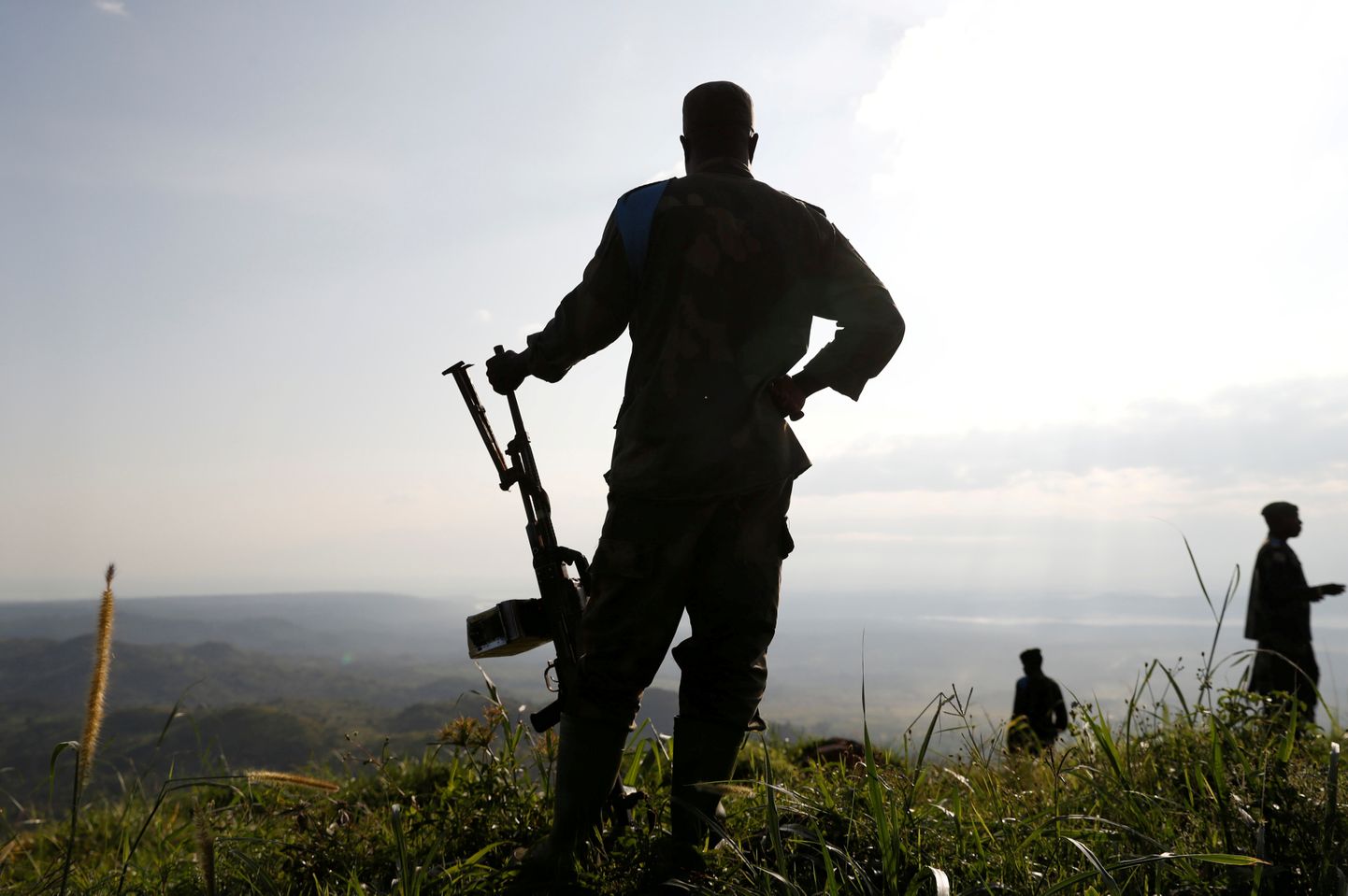 Kongo DV sõdur seismas Beni lähistel Paidas ühe sõjaväelaagri juures.
