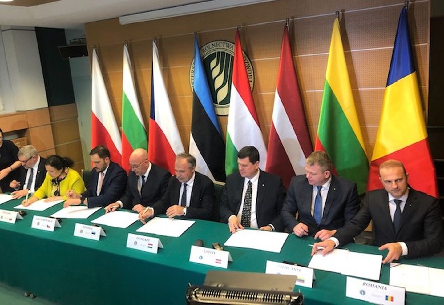 Varssavis allkirjastatud deklaratsioonile andsid oma allkirja Eesti, Poola, Bulgaaria, Tšehhi, Ungari, Läti, Leedu ja Rumeenia põllumajandusministrid.