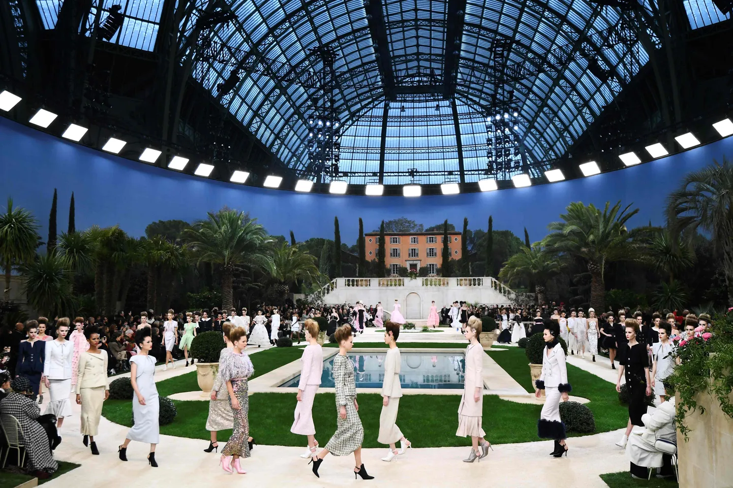 Неделя моды в Париже. Показ Chanel Haute Couture SS 2019
