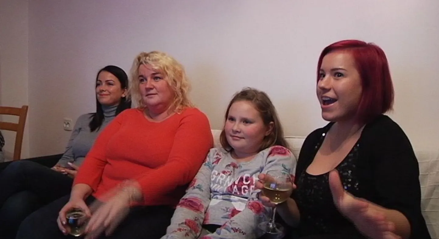 "Eesti Parim Pagar" finalist Krista jälgis pagarisaate viimast osa koos tütre ja saates osalenud pagarite Kati ja Janega.