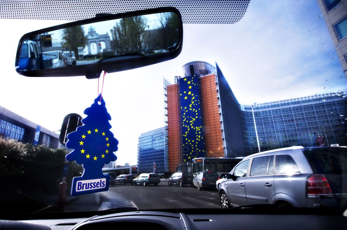 Brüsseli Schumani kvartalis asuv Schumani väljak, kus paiknevad nii Euroopa liidunõukogu (vasakul) kui komisjoni (paremal) peamajad.