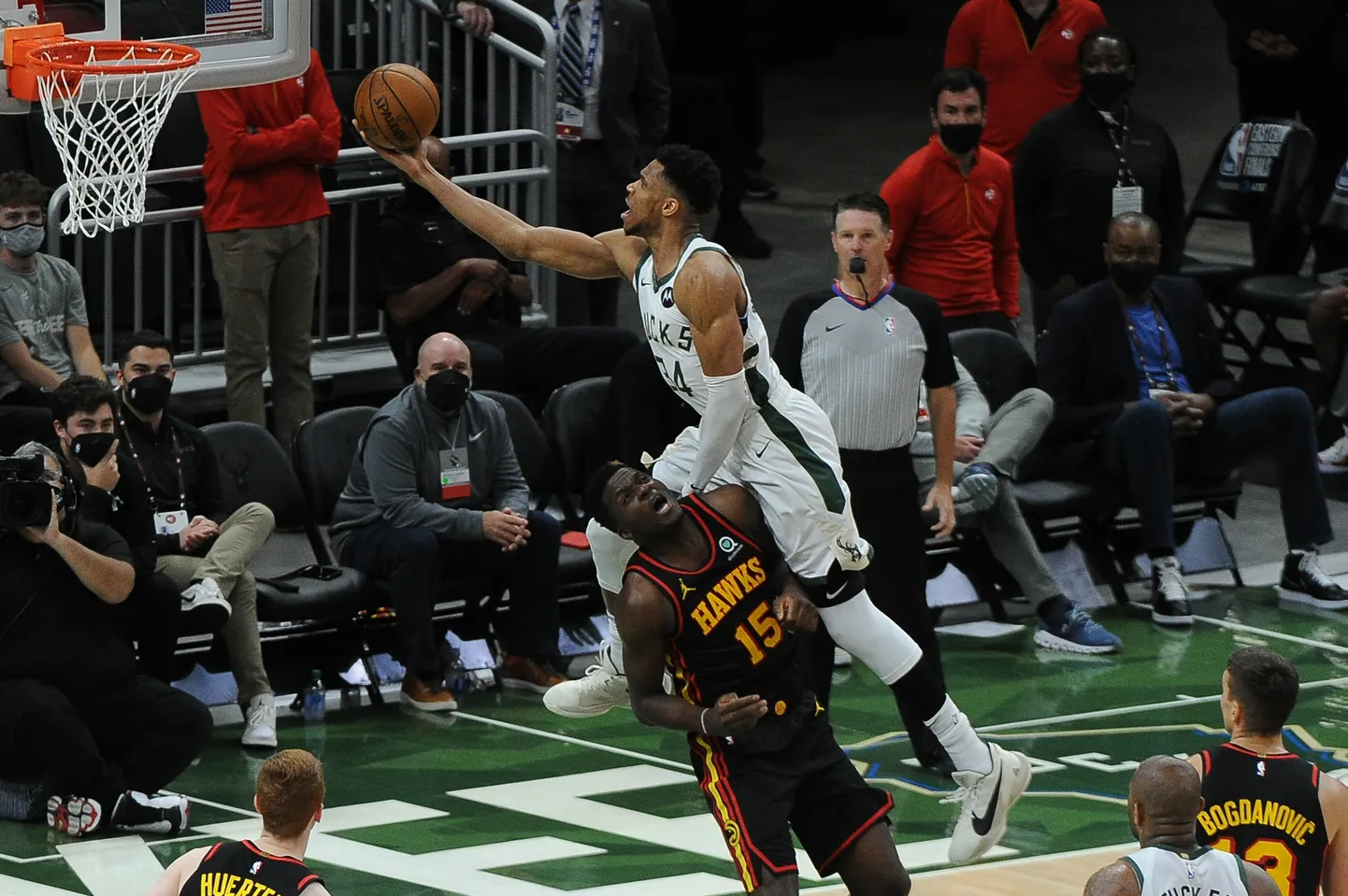 Giannis Antetokounmpo palliga.
