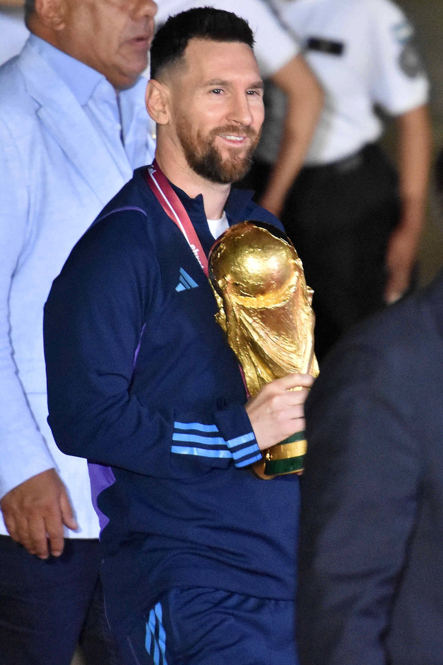 Lionel Messi maailmameistri karikaga.