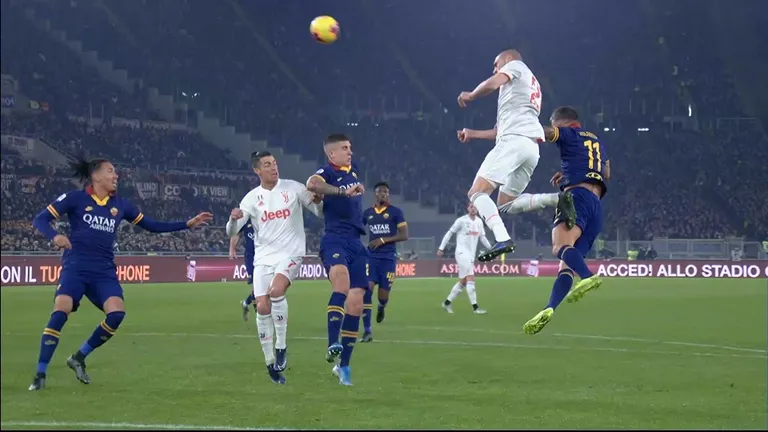 AS Roma vs Torino Juventus, Merih Demirali võimas hüpe.