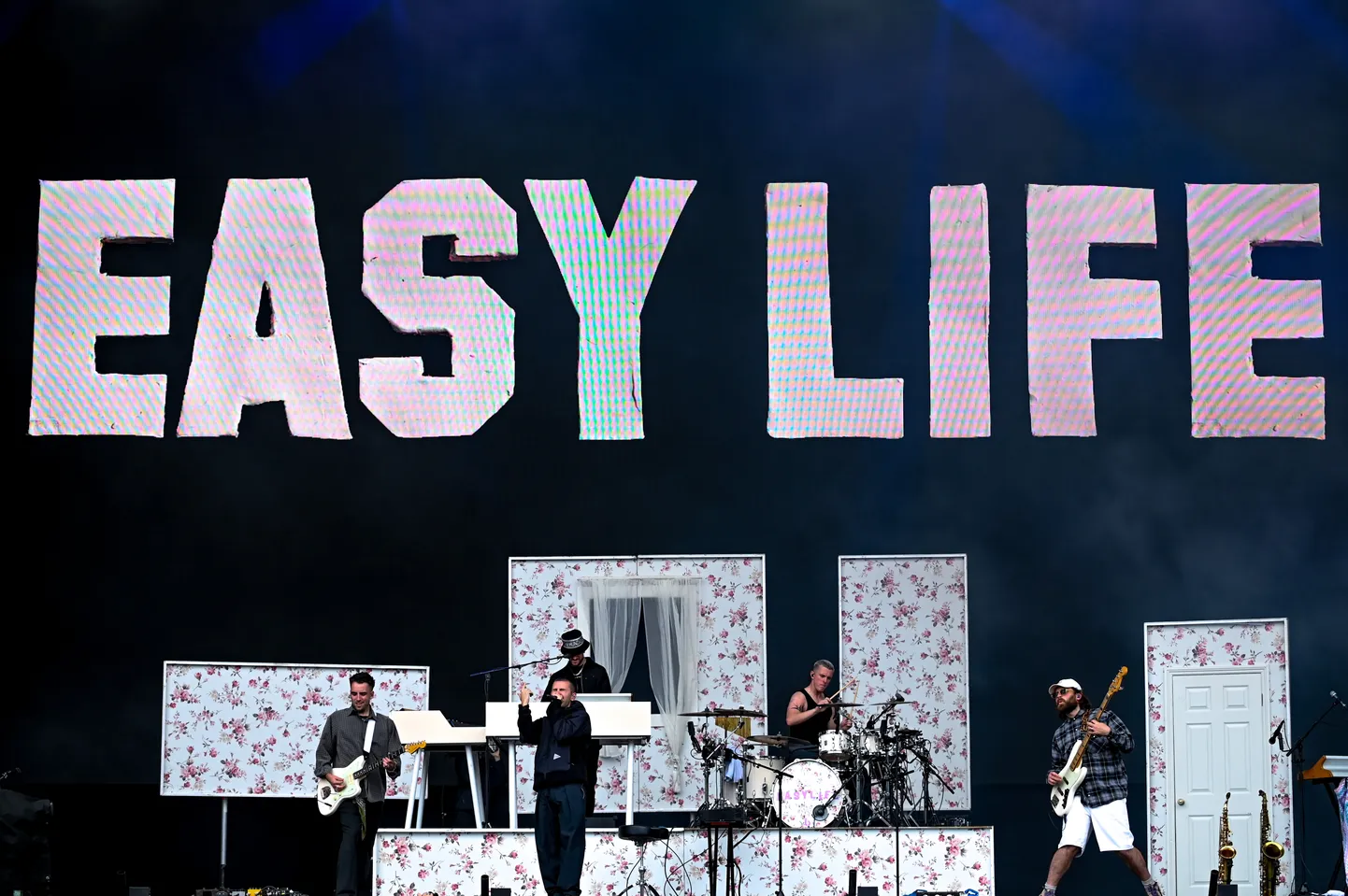 2017. aastast saati tegutsev Easy Life on sunnitud nime muutma, sest nende bränd sarnanevat liialt odavlennufirma easyJet omale.