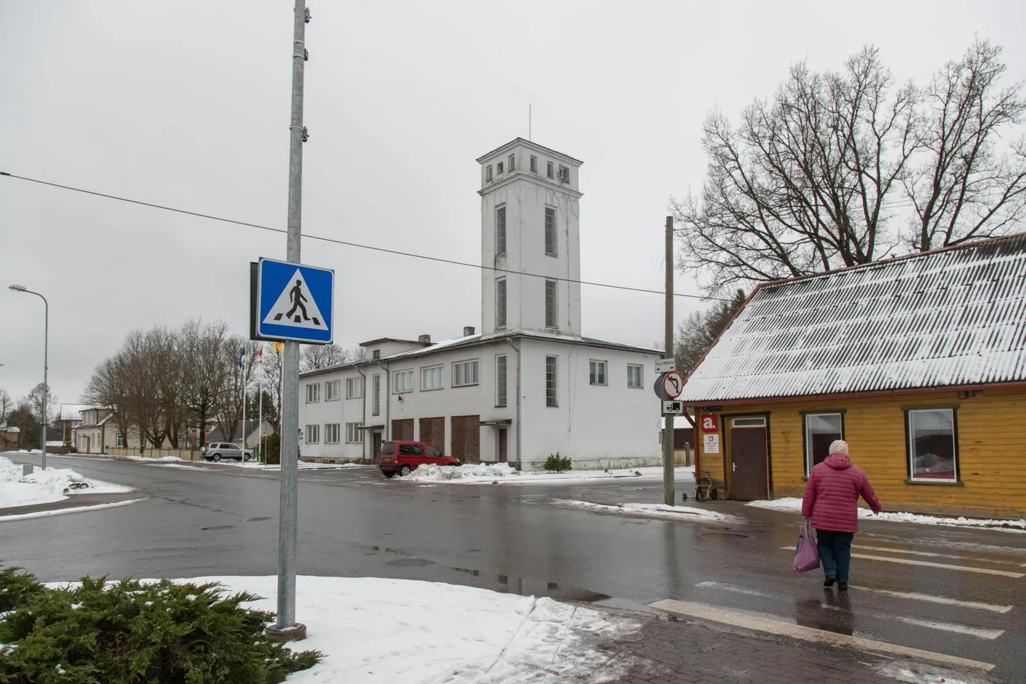 Ajaloolises tuletõrjemajas, endises Võhma linnavalitsuse hoones töötab praegu teenuskeskus.