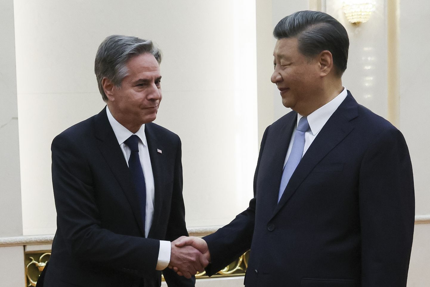 USA välisminister Antony Blinken kätleb Hiina juhi Xi Jinpingiga. Peking, 19 juuni 2023. (Leah Millis/Pool Photo via AP)  LM124
